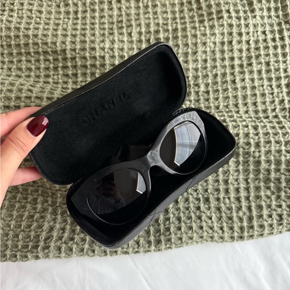 Chanel sunglasses - Picture 5 of 8